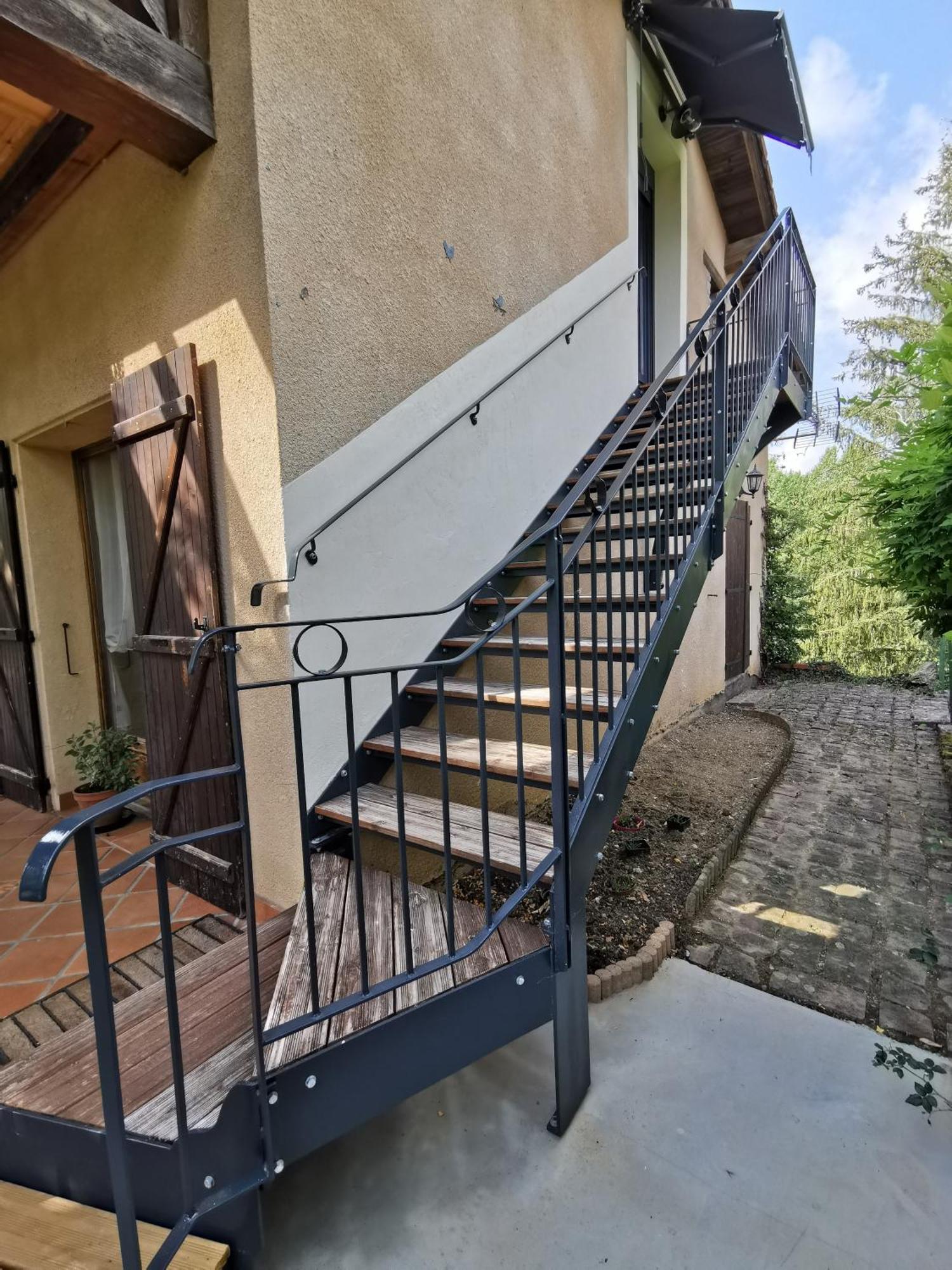 - - - - -les Colombages - - - - D'hotes-gite- Classement 3 Etoiles * Mirepoix (Ariege)